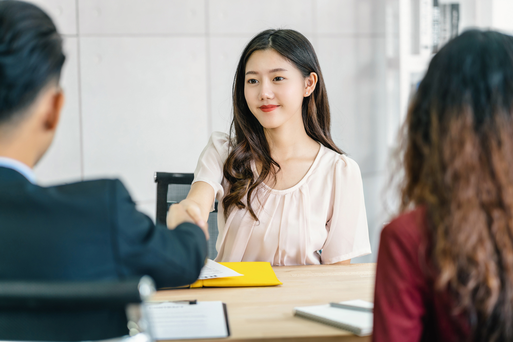 applicant showing confidence during a job interview